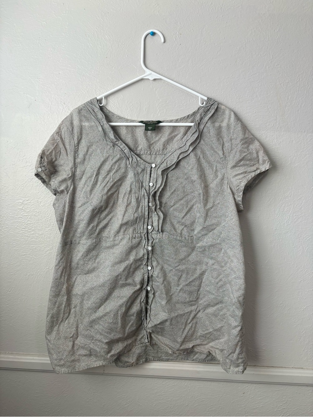 Eddie Bauer Light Gray Short Sleeve Ruffled Button-Front Top